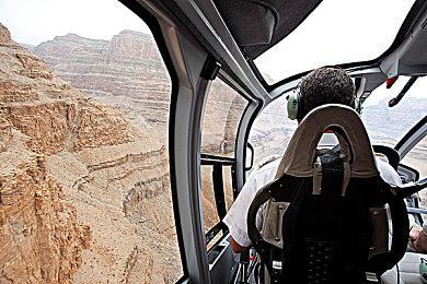 《暗区突围：无限》发布会演示 端游4月25日开启预载